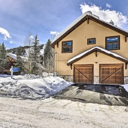 Mountainside Winter Park Ski Home w/ Hot Tub