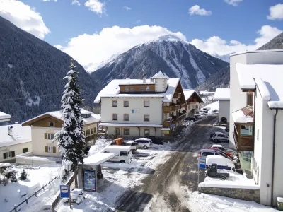 Hotel Traube - Stelvio Hotels in Taufers im Münstertal
