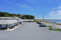 Breakwater Hotel - parking