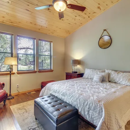 Spacious Torreon Cabin w/ Deck & Gas Grill!
