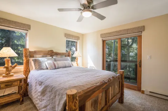 紅門旗下的松樹202兩卧室公寓