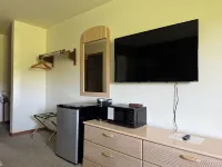 The Trail Inn - Stanton IA - Halland Ave Hotels in Red Oak