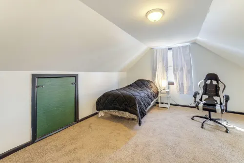 3 Mi to Hard Rock Casino: Charming Home in Gary!