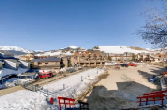 สตูดิโอวินเทจ - คอนโดสตูดิโอที่มีระเบียงส่วนตัว - ไม่มีค่าใช้จ่ายในการทำความสะอาด! โดย RedAwning