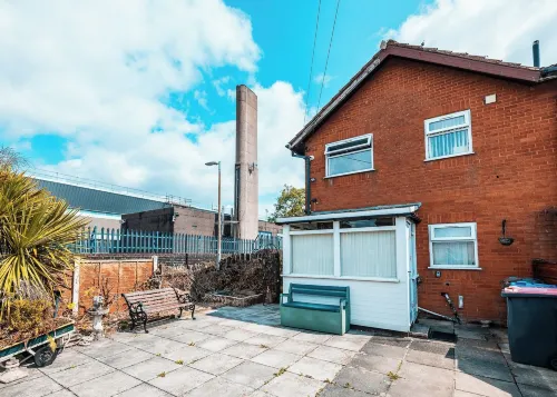 3-Bed City Retreat - Sleeps 7 Garden & Parking Hotel a Salford