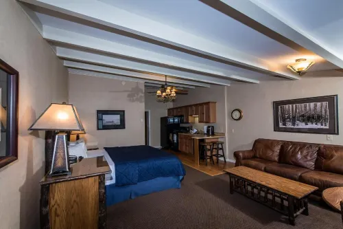 Windjammer Lodge Hotels in Oswegatchie