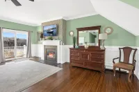 The Beacon Waterfront Inn Hotels in Hull