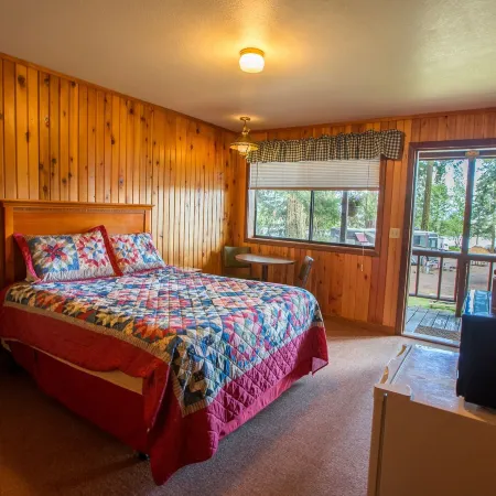 Crater Lake Gateway-Rocky Point Resort