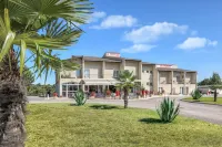 Hotel Restaurant Logis le Tropicana Hotels in Saint-Marcel-du-Perigord