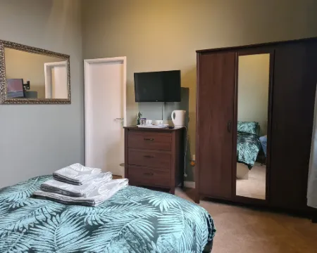 Hen House Hotels in Cannock