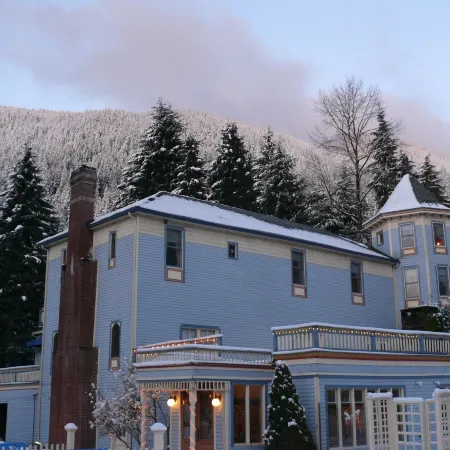 Alexander's Lodge