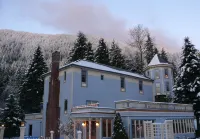 Alexander's Lodge