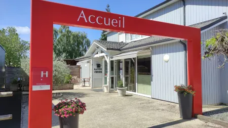 Fasthotel Laval Отели рядом с достопримечательностью «Eden Villages»