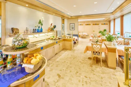 Hotel Restaurant Kerzenstüble Отели в г. Айдлинген