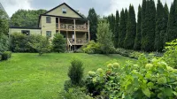 Charming 2-bedroom 1930's apartment waterfront.