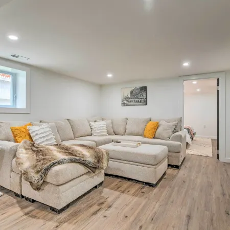 Spacious Oak Park Home, 11 Mi to Downtown Chicago!