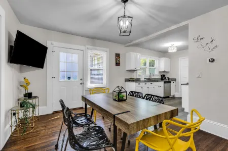 Charlotte Luxury Home NoDa Отели рядом с достопримечательностью «Спектрум-центр»