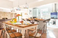 Polly's Folly Hotel a Studland