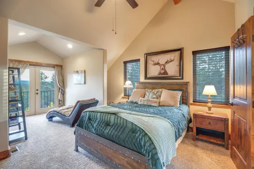 Secluded Mountain Family Home w/ Pike Peaks Views - balcony