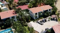 Minimalist Condo with a Beautiful New Design, Enclosed Patio, and Shared Community Pool