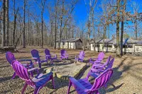 Whispering Oaks Broken Bow Cottage Near Hiking! - parking
