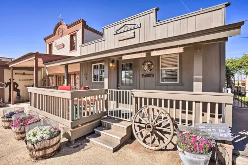Western-Style Family Home 15 Mi to Lake Pleasant - 3-Sterne