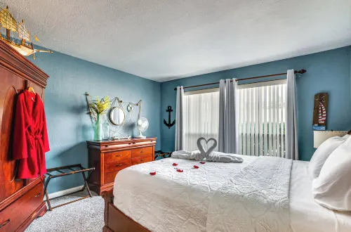 Resort-Style Lake Conroe Retreat w/ Balcony & View - balcony