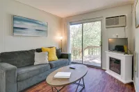 Vibrant Kimberling City Hideaway w/ Private Deck! Hotels in Ruth B City Township