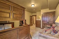 Luxurious Fraser Townhome w/ Private Hot Tub! - Homestays