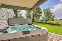 Fruita Victorian Home w/ Hot Tub + Mountains! - balcony