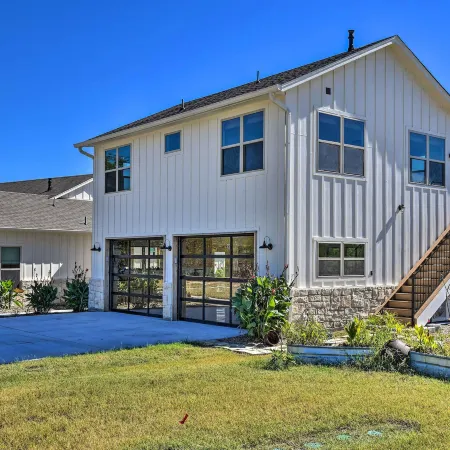 Dog-Friendly Apartment ~ 32 Mi to Fort Worth!