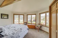 Modern Retreat w/ Hot Tub - Steps to Lake Chelan! - Homestays
