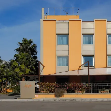 Sanlu Hotel Hotels in Serrano