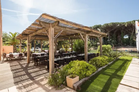 Pierre & Vacances Residence Cannes Mandelieu Отели в г. Мандельё-ла-Напуль