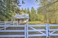‘Cedar Grove' Spacious Group Getaway in Snohomish