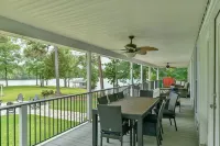 5 BR Lakefront Getaway + Fire Pit + Lake Views