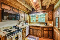 Peaceful Burnsville Cabin By South Toe River! - 2-Star