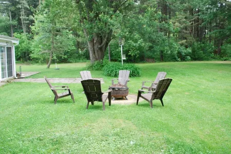 Craftsman Home on Lake Champlain Отели в г. Чази