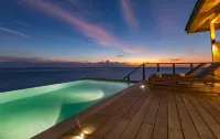Hurawalhi Island Resort - Pool