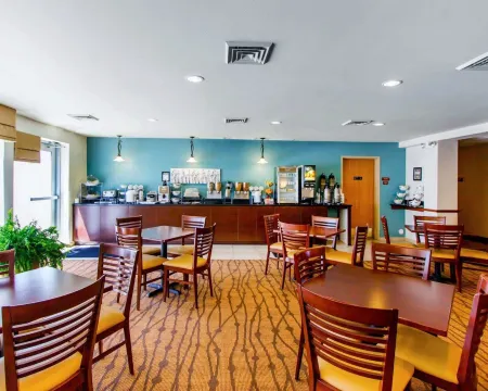 Sleep Inn & Suites Evansville - Casper