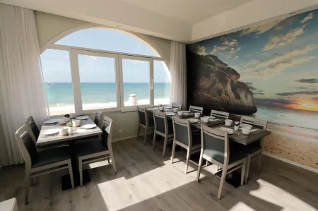 Golden Beach Guest House & Rooftop Bar