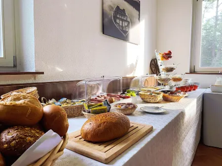 Landhotel Cafe Prälank Отели в г. Блуменхольц