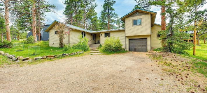 2 Mi to Downtown: Home w/ Hot Tub in Estes Park! Hotels in Larimer County