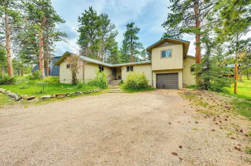 2 Mi to Downtown: Home w/ Hot Tub in Estes Park! - 3 stjerner