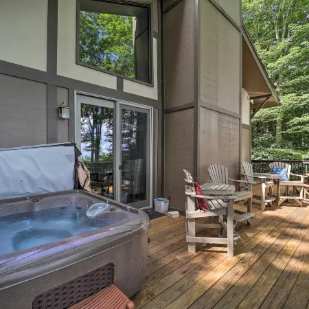 Hot Tub & Scenic Views: Beech Mountain Retreat