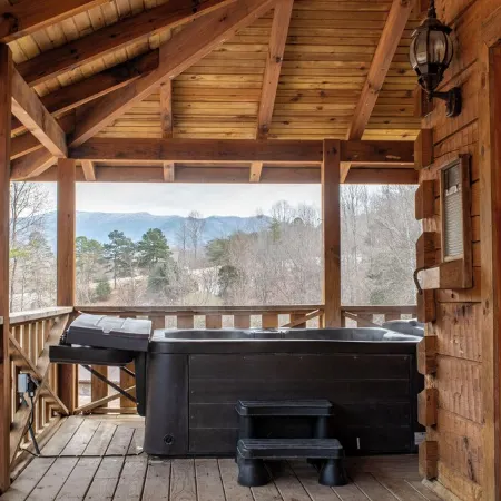 Bear Pause Log Cabin in the Great Smoky Mountains