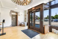 Charming Historical Oasis - Luxurious Comfort and Modern Amenities Hotels in Knox County