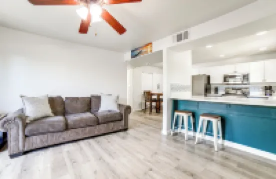 3 マイル トゥ ダウンタウン：ゲーテッド コンド ウィズ パティオ イン リノ！