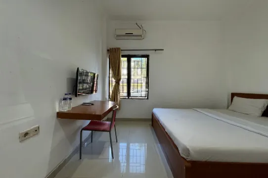Hotel O Ezhar Boka Homestay Near GOR Sulis Bulutangkis Hotels in Gowa
