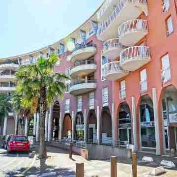 Port d'Attache Hotel Exterior